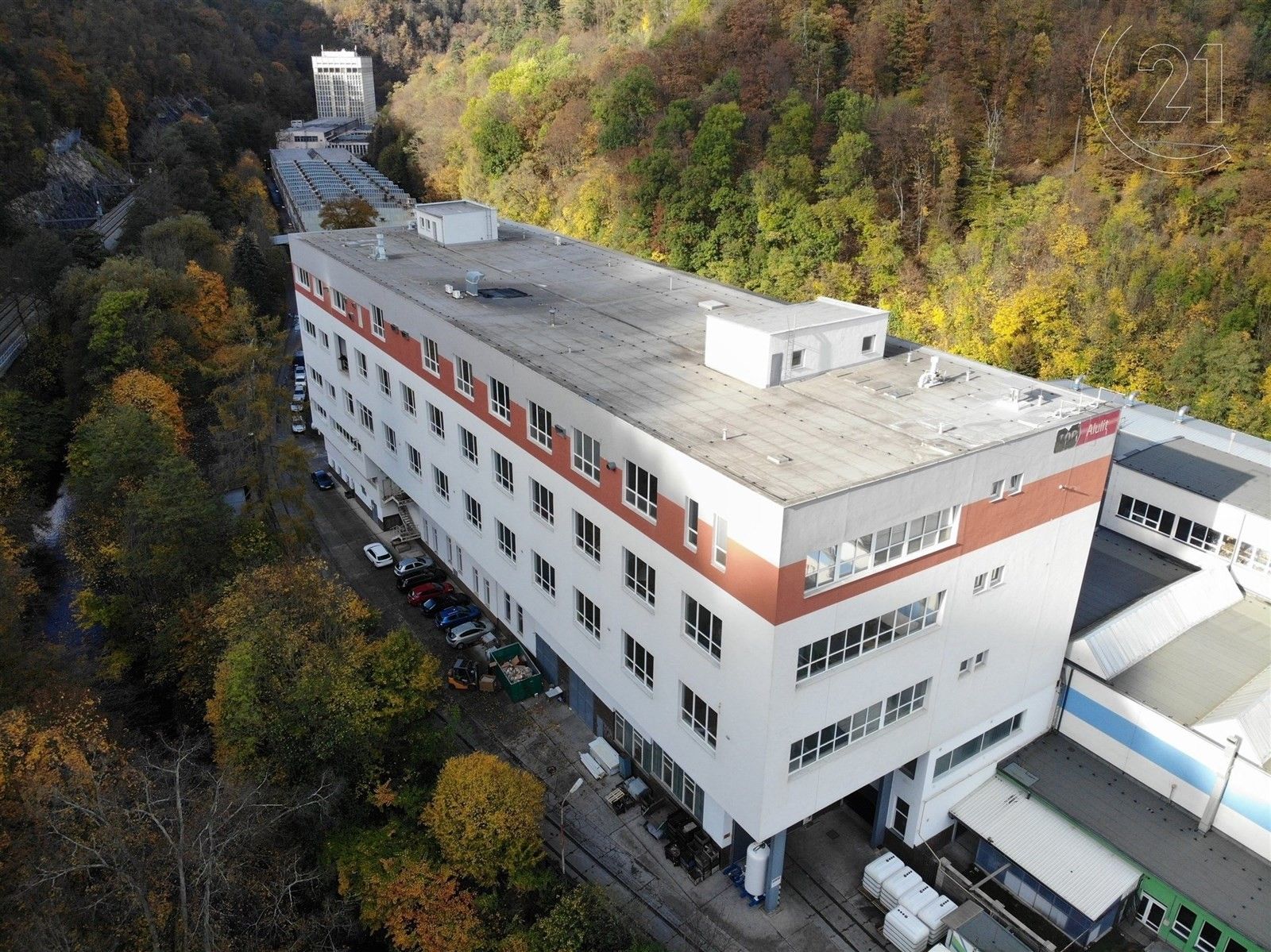 Pronájem komerčního prostoru 1920 m² - foto 1