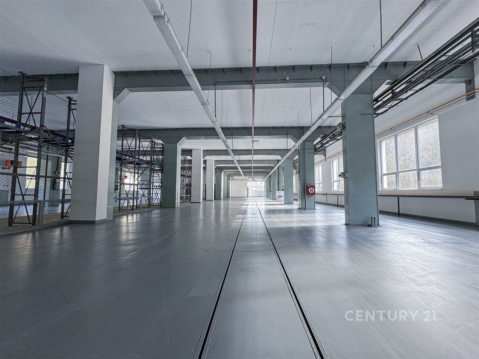 Pronájem komerčního prostoru 1920 m² - foto 7