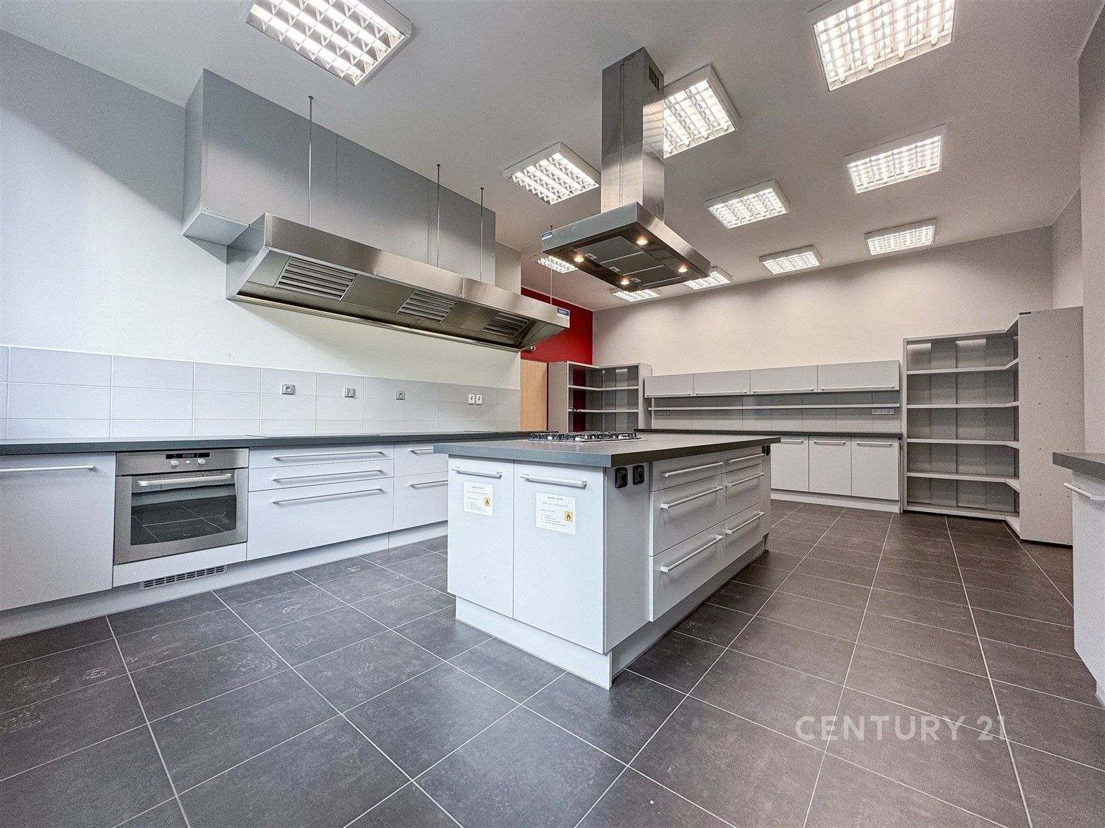 Pronájem komerčního prostoru 1920 m² - foto 16