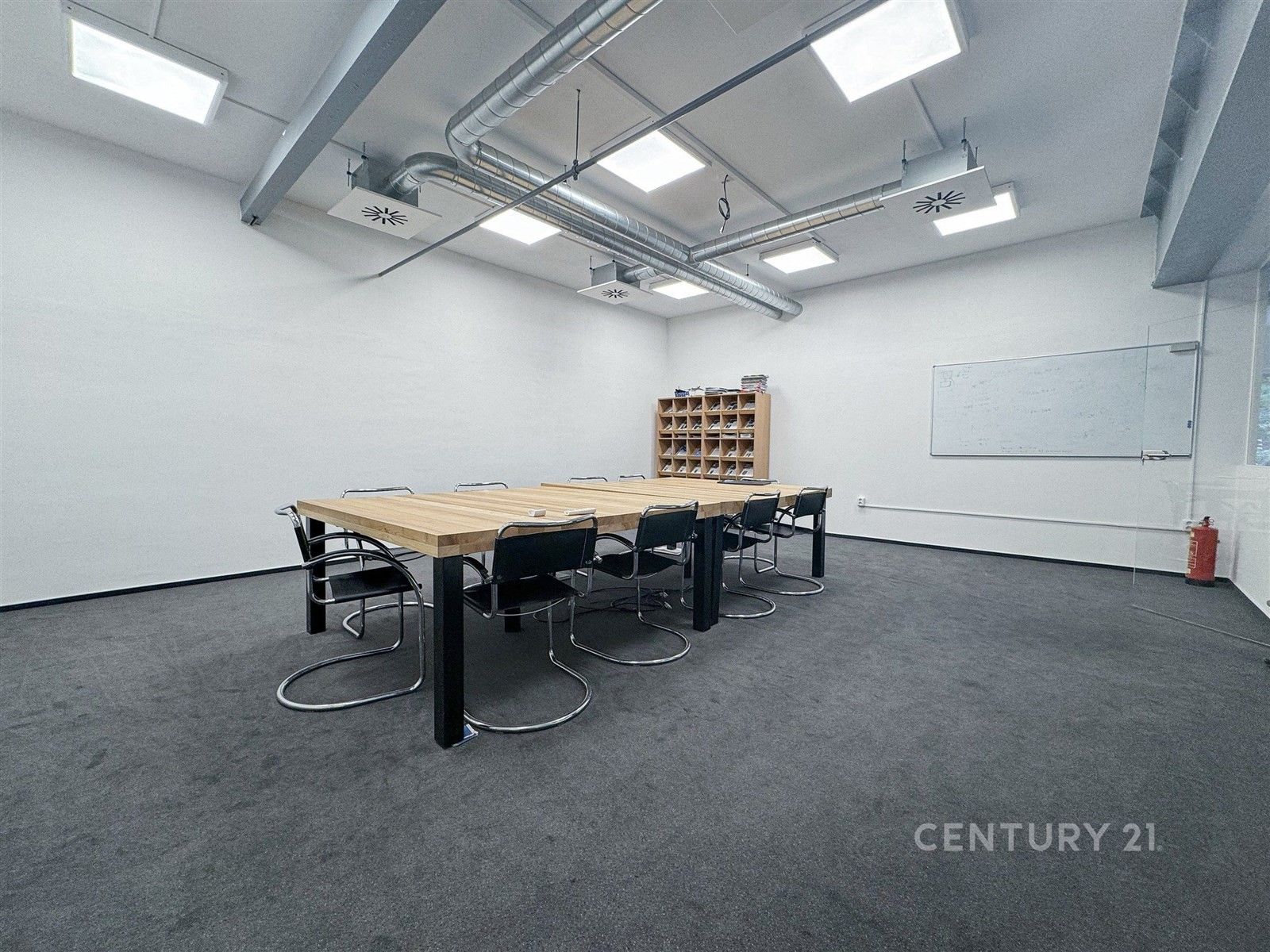 Pronájem komerčního prostoru 1920 m² - foto 23
