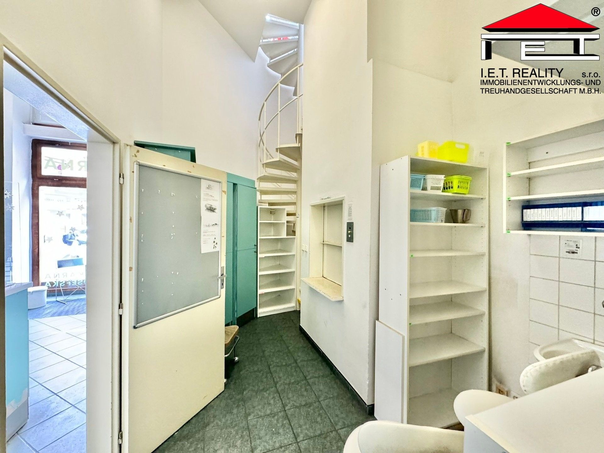 Pronájem komerčního prostoru 189 m² - foto 4