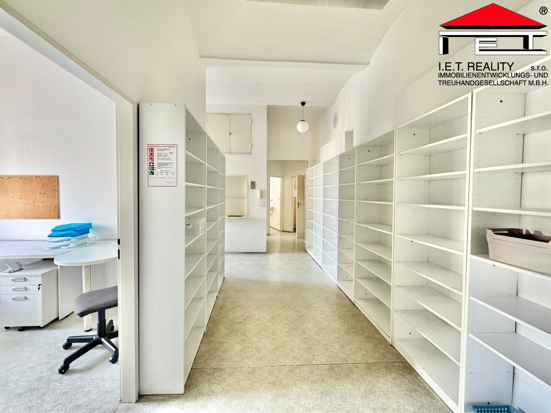 Pronájem komerčního prostoru 189 m² - foto 8
