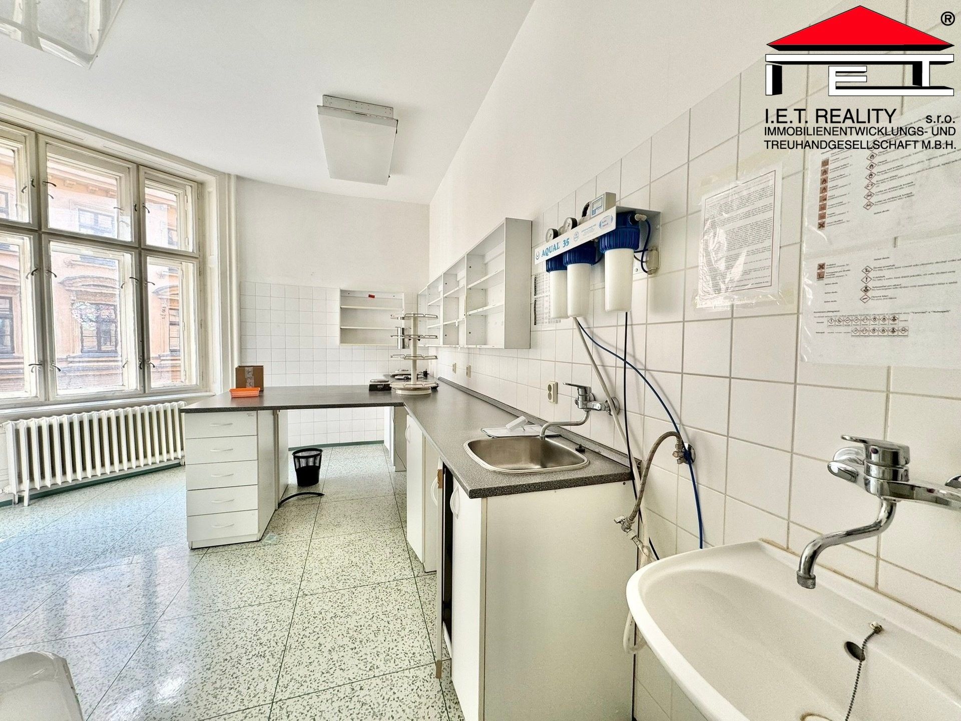 Pronájem komerčního prostoru 189 m² - foto 9