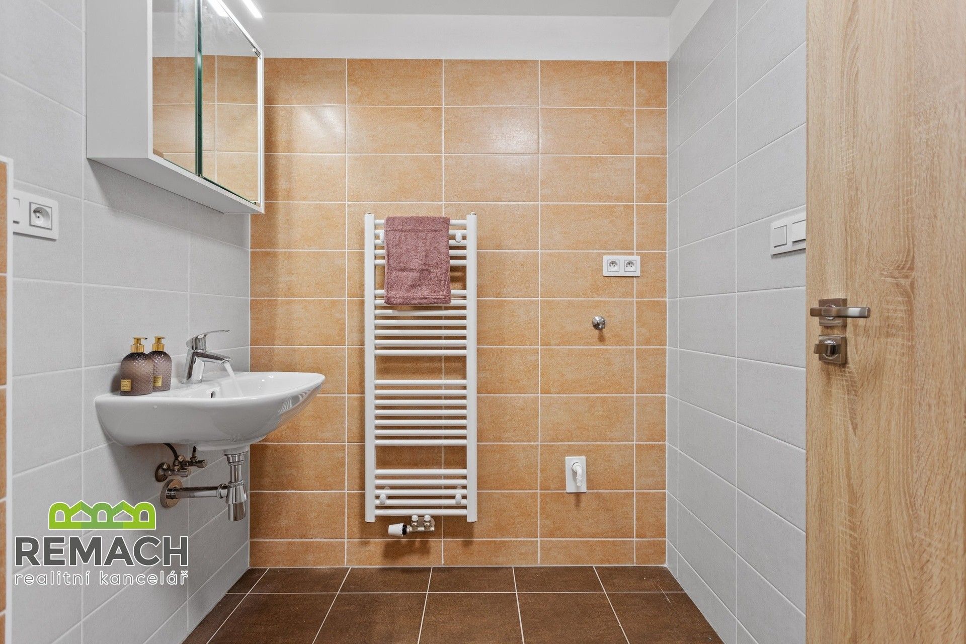 Pronájem bytu 2+kk 61 m² - foto 3