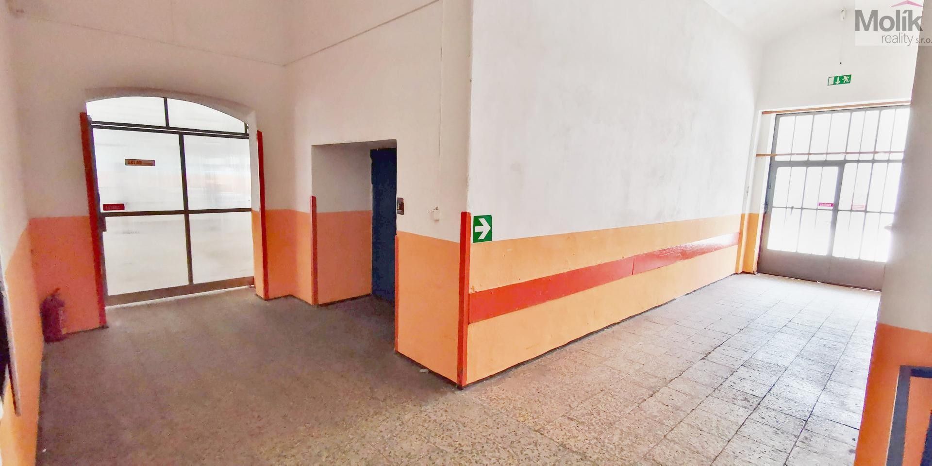 Pronájem komerčního prostoru 150 m² - foto 4