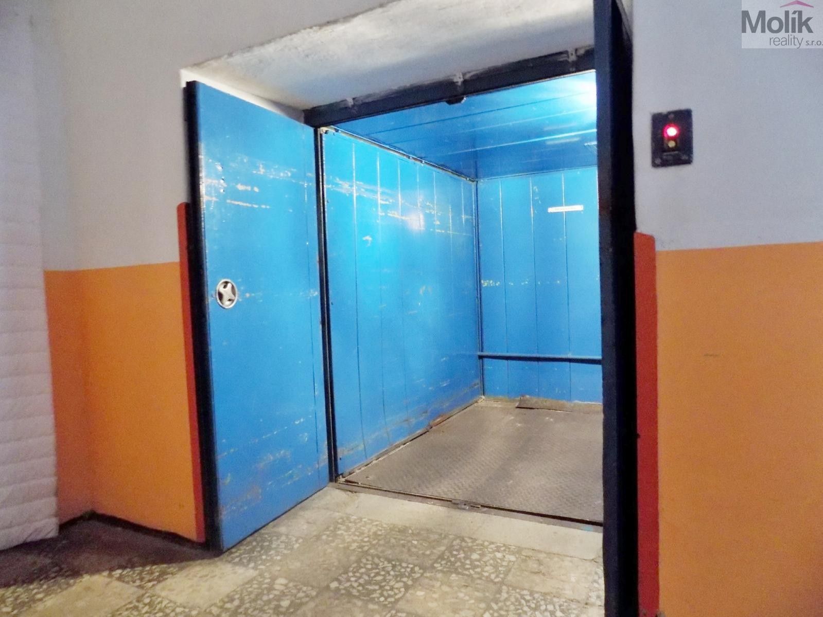 Pronájem komerčního prostoru 150 m² - foto 5
