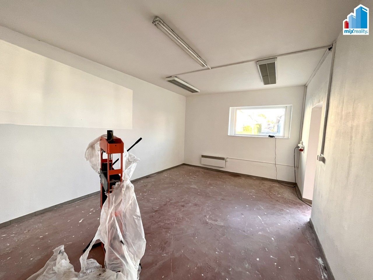 Pronájem komerčního prostoru 797 m² - foto 1
