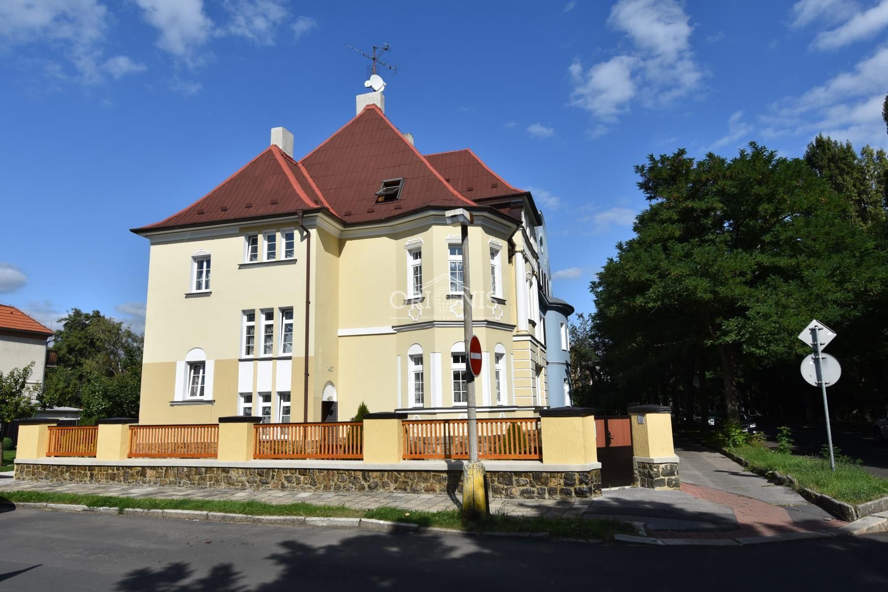Pronájem bytu 4+1 132 m² - foto 1