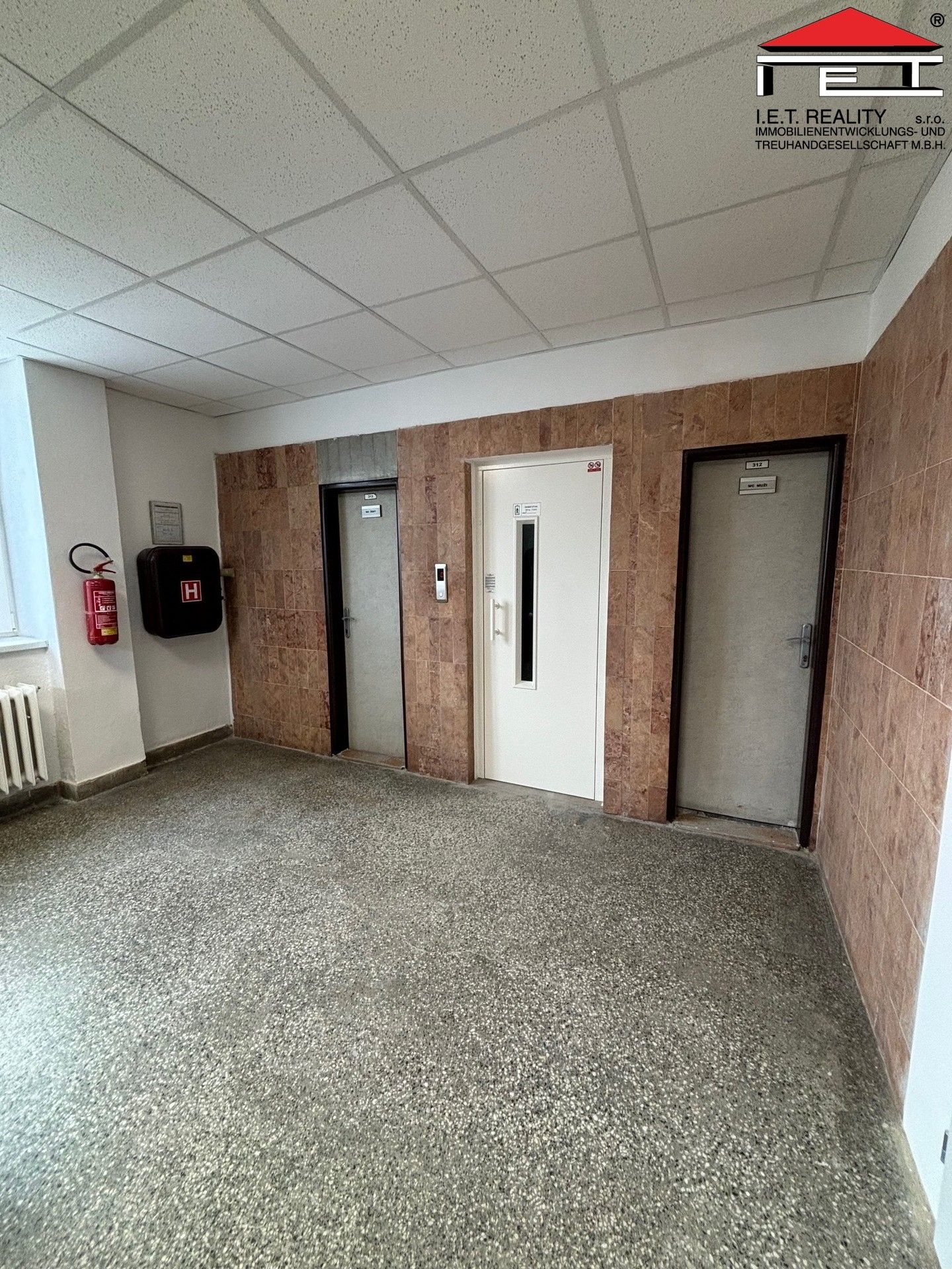 Pronájem komerčního prostoru 600 m² - foto 17