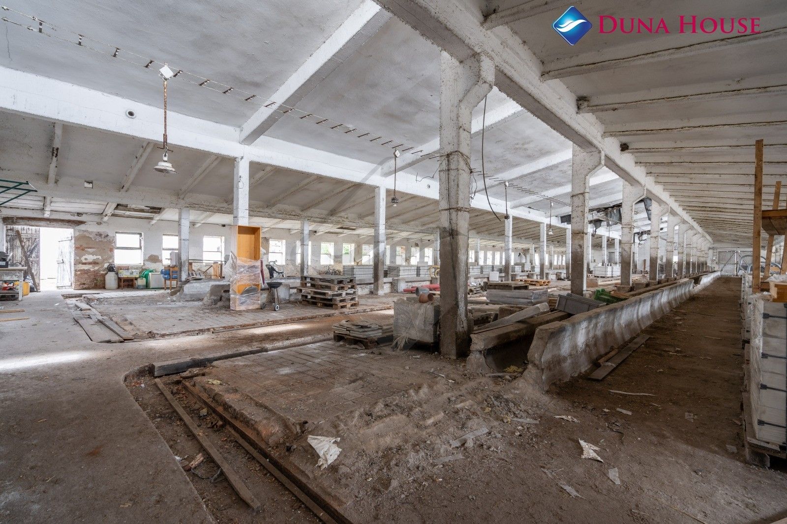 Prodej komerčního prostoru 22700 m² - foto 13