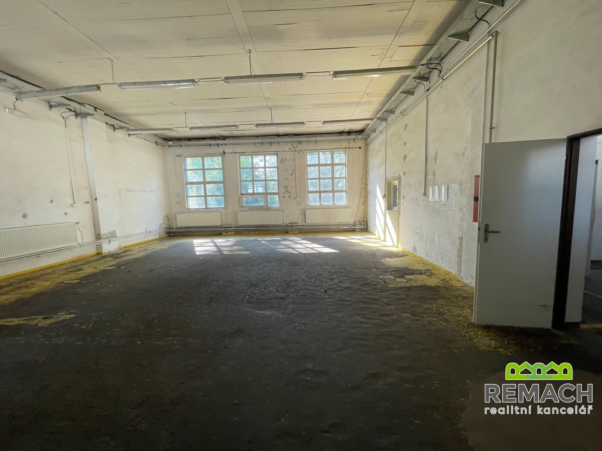 Pronájem komerčního prostoru 300 m² - foto 11