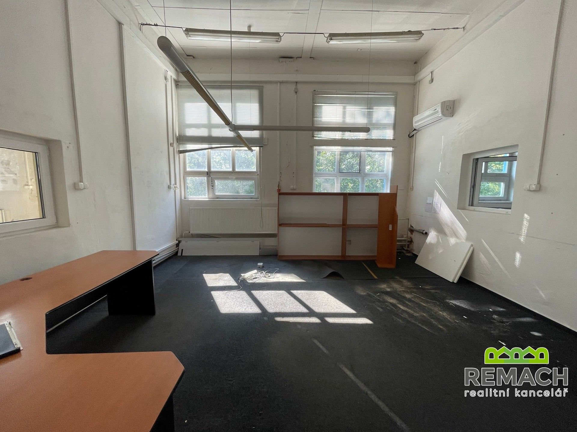 Pronájem komerčního prostoru 300 m² - foto 12