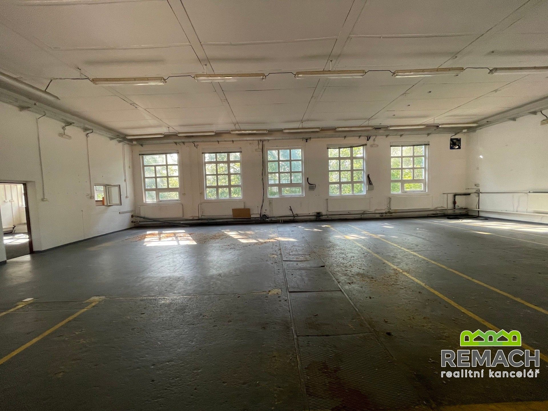 Pronájem komerčního prostoru 300 m² - foto 14