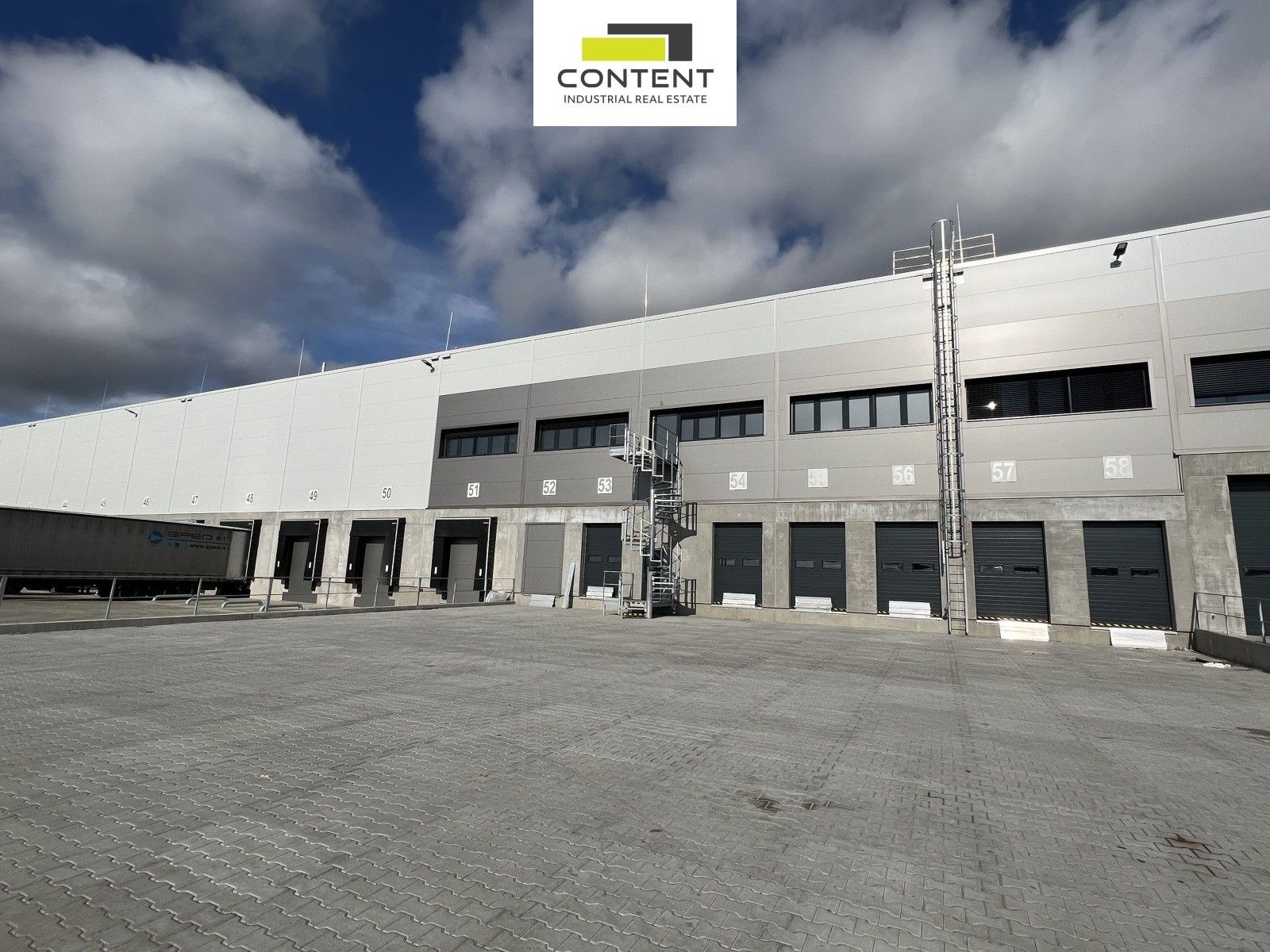 Pronájem komerčního prostoru 3800 m² - foto 4