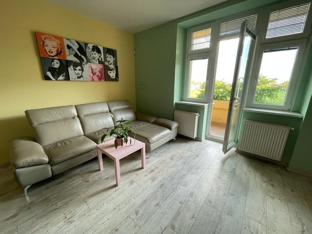 Pronájem bytu 2+kk 60 m² - foto 3