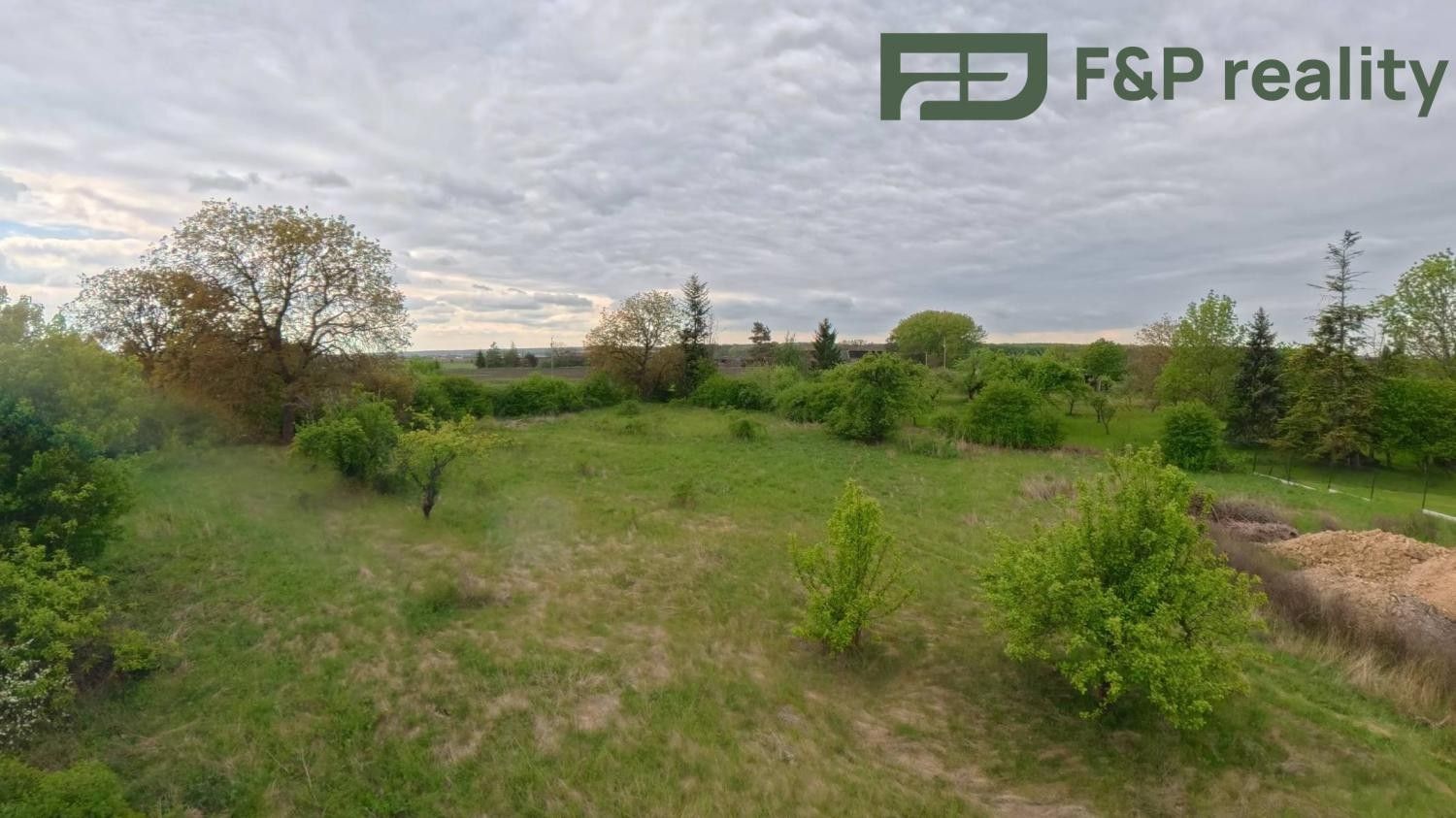 Prodej pozemku 995 m² - foto 1