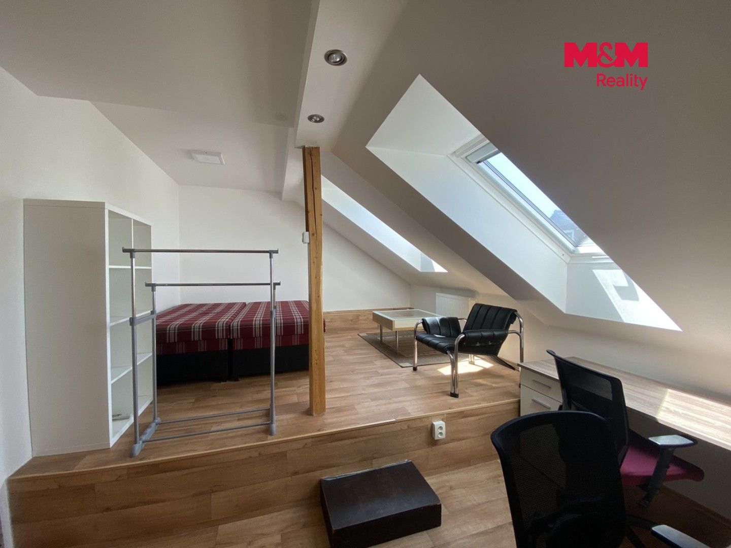 Pronájem bytu 1+kk 250 m² - foto 2