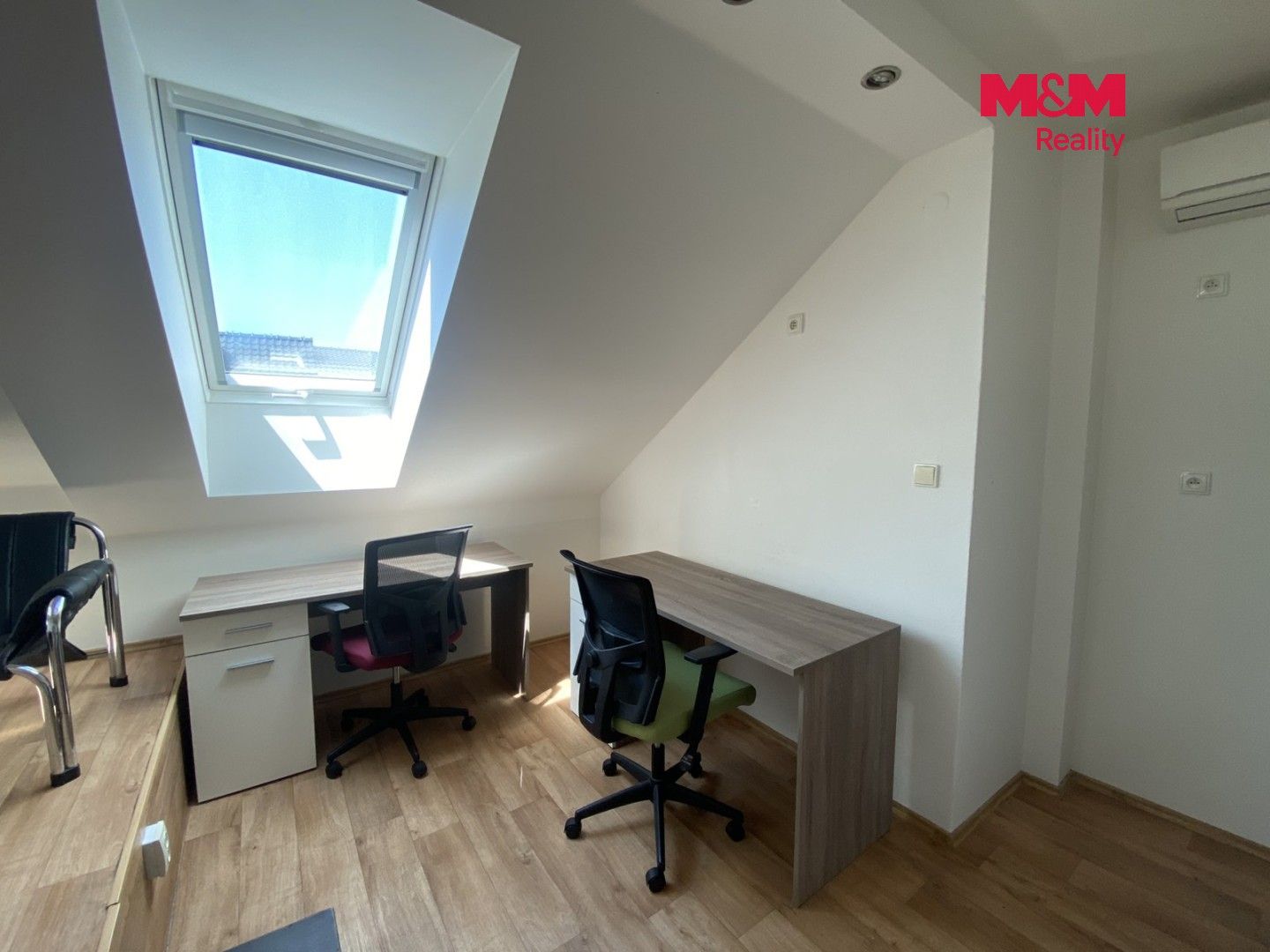Pronájem bytu 1+kk 250 m² - foto 4