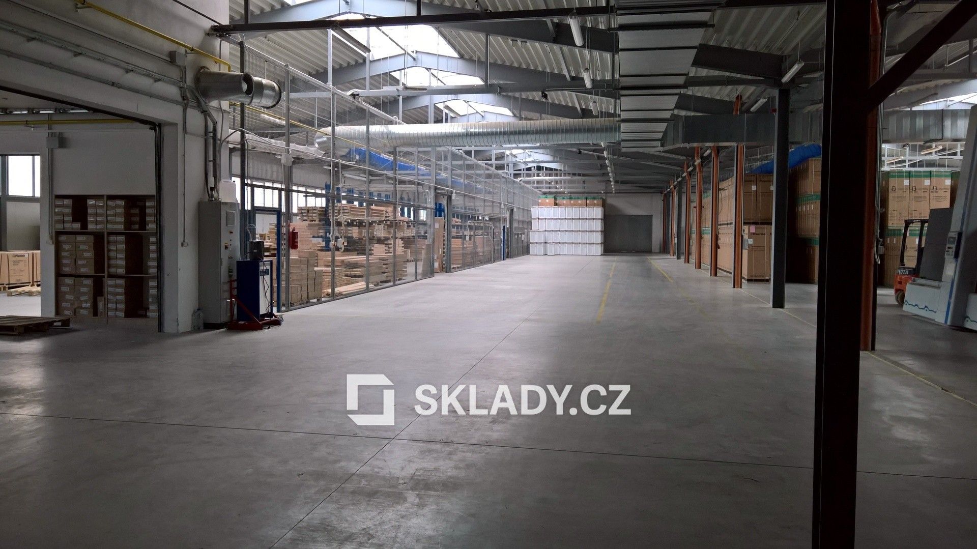 Pronájem komerčního prostoru 2700 m² - foto 6