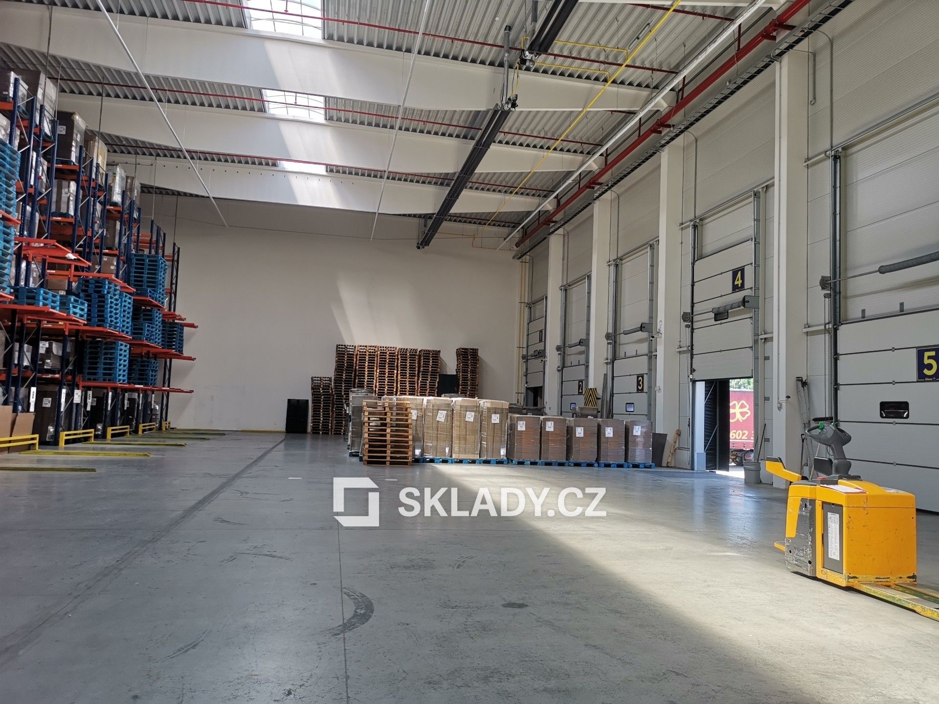 Pronájem komerčního prostoru 2000 m² - foto 1