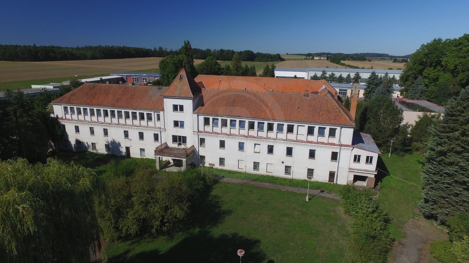 Prodej komerčního prostoru 2355 m² - foto 1