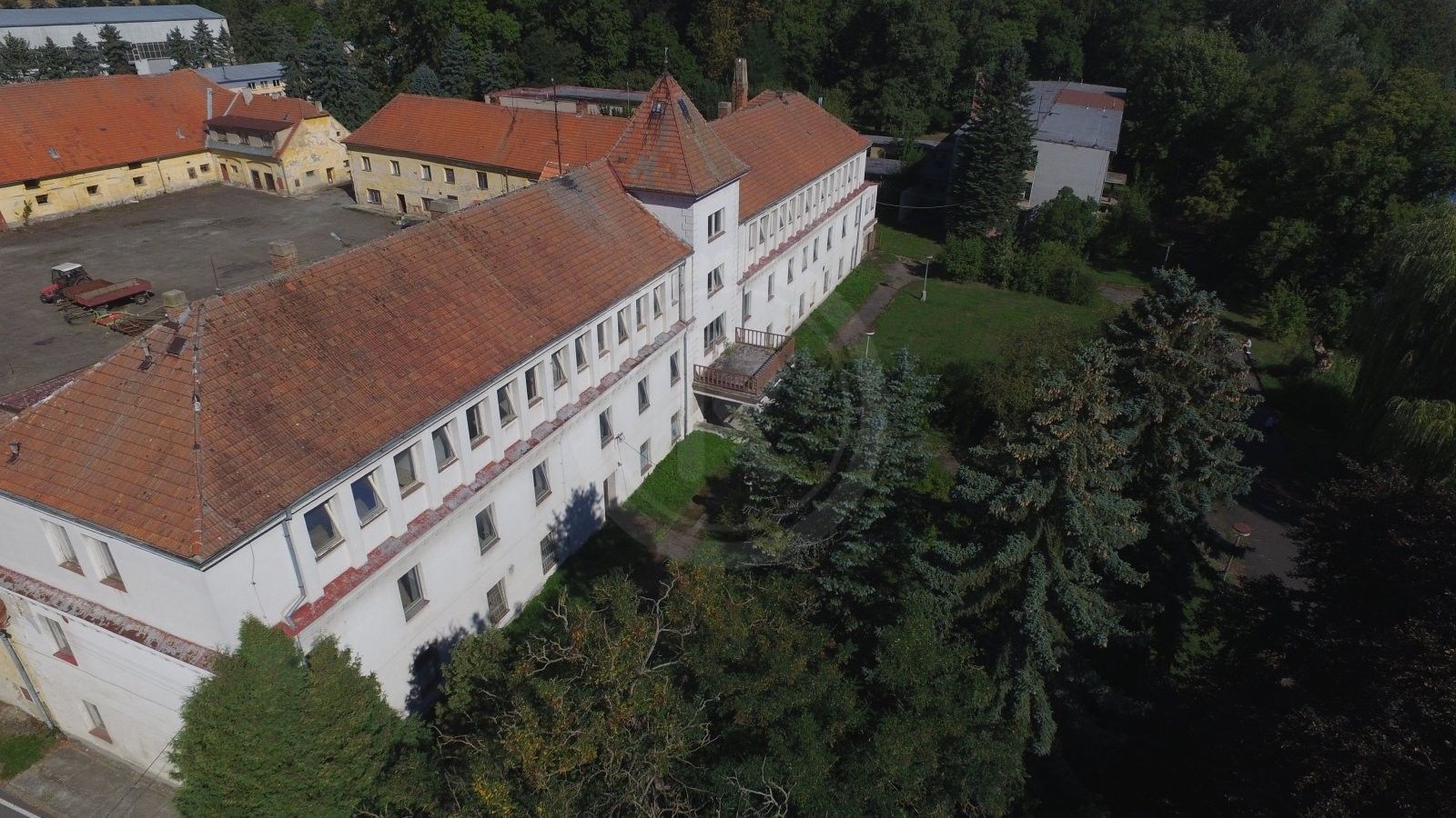 Prodej komerčního prostoru 2355 m² - foto 3