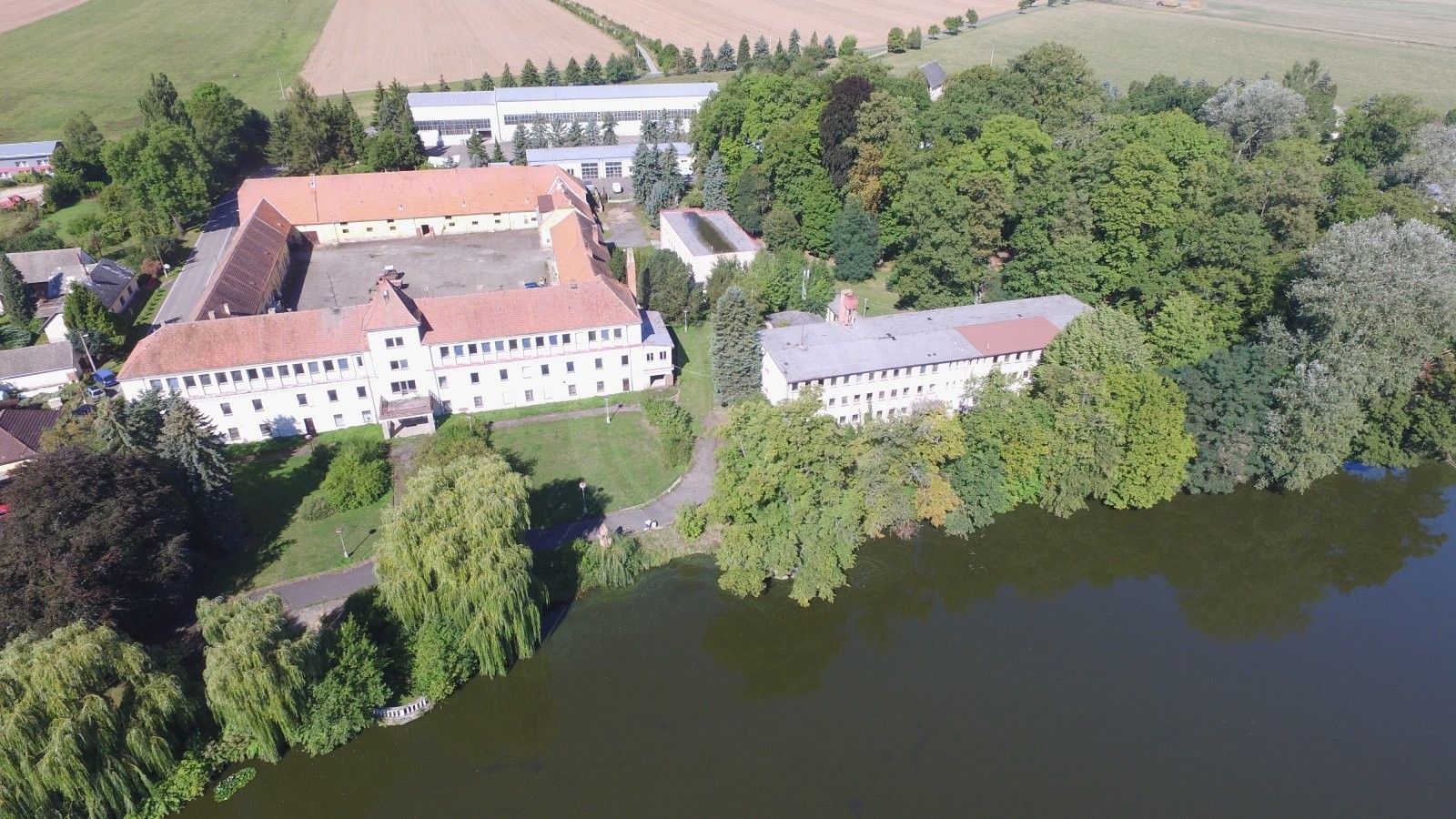 Prodej komerčního prostoru 2355 m² - foto 8