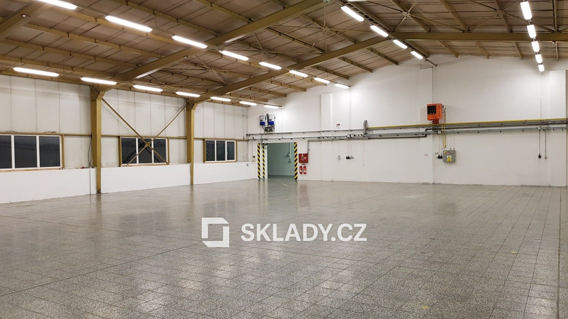 Pronájem komerčního prostoru 1 m² - foto 1
