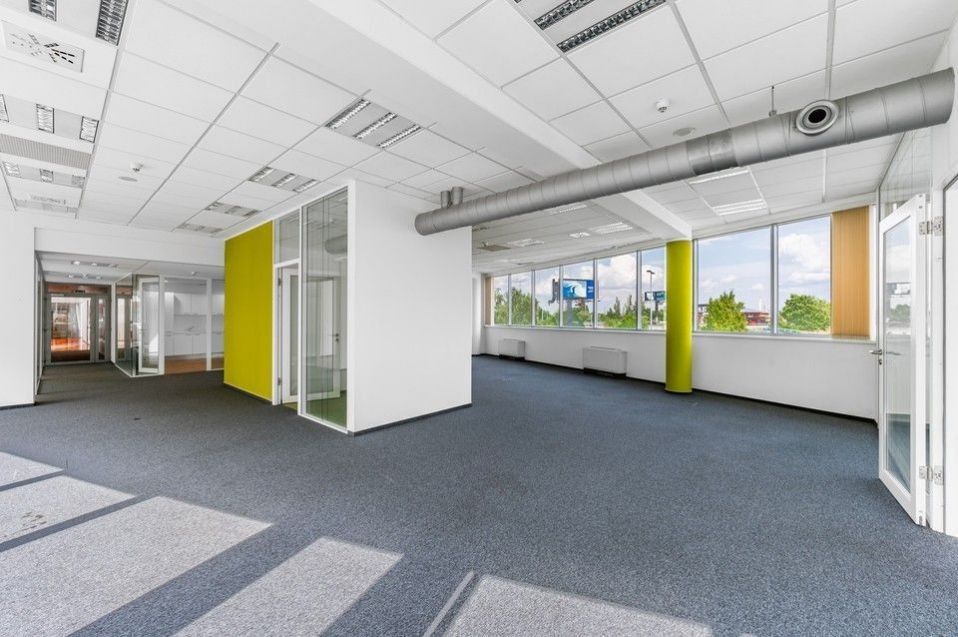 Pronájem komerčního prostoru 974 m² - foto 7