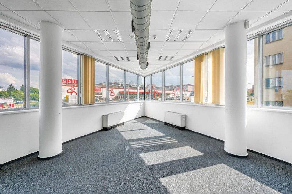 Pronájem komerčního prostoru 974 m² - foto 6