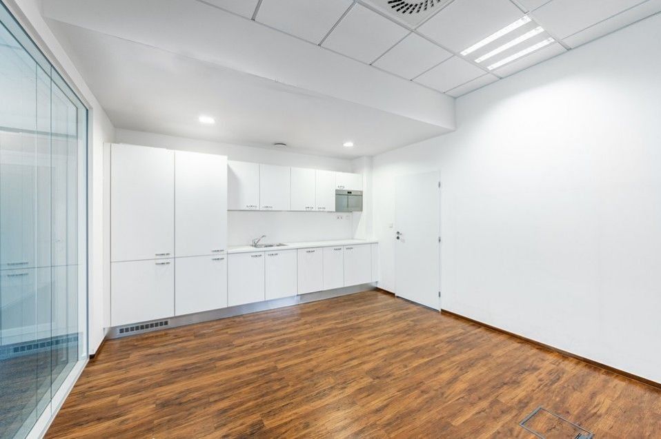 Pronájem komerčního prostoru 974 m² - foto 9