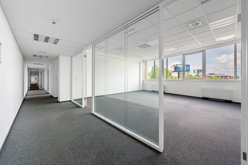 Pronájem komerčního prostoru 974 m² - foto 10