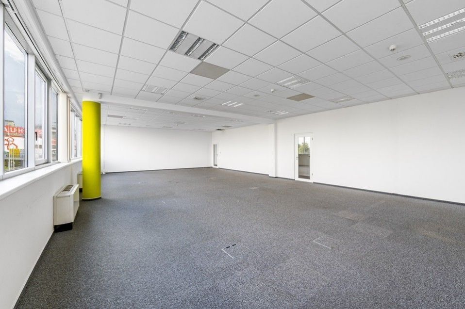 Pronájem komerčního prostoru 974 m² - foto 12