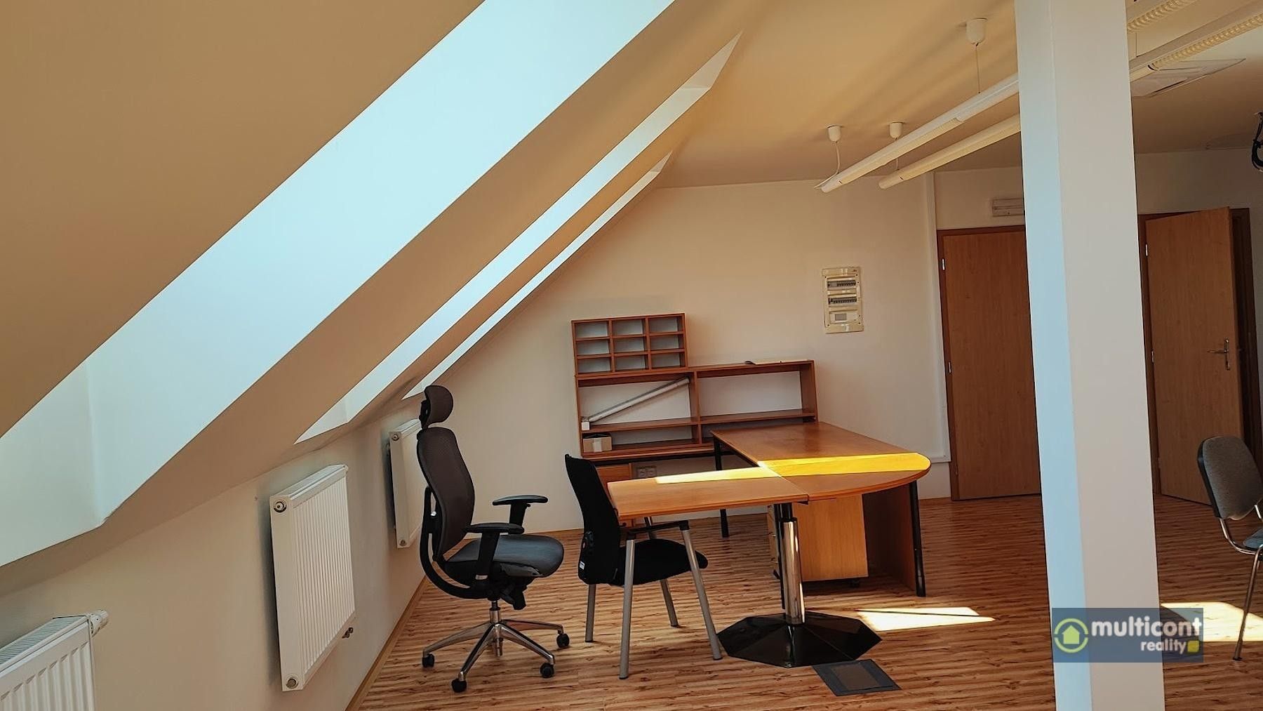 Pronájem komerčního prostoru 118 m² - foto 4