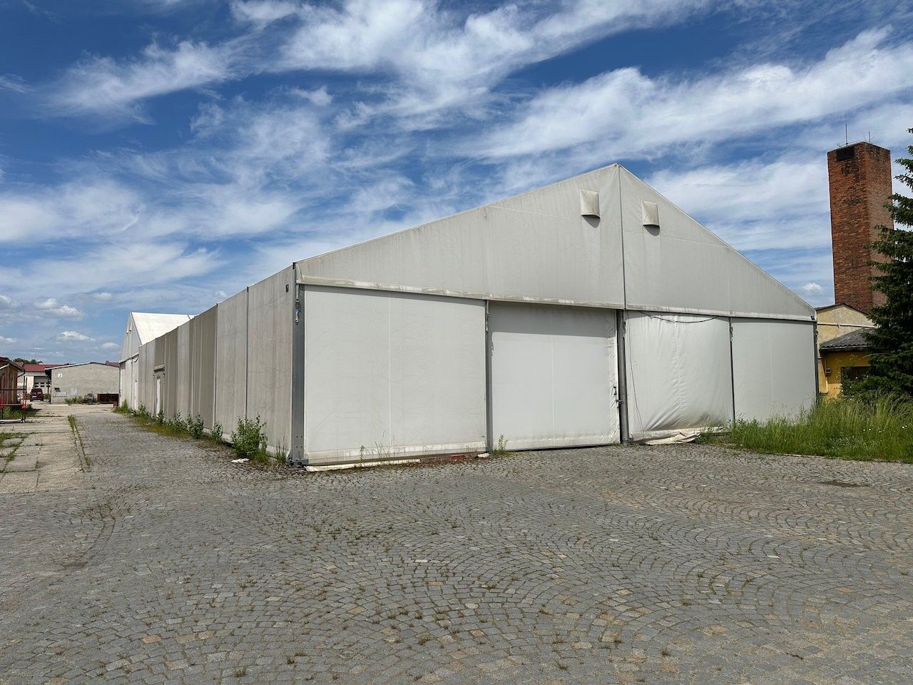 Pronájem komerčního prostoru 990 m² - foto 1