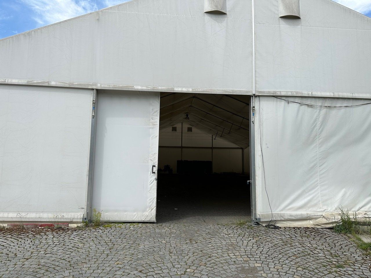 Pronájem komerčního prostoru 990 m² - foto 2