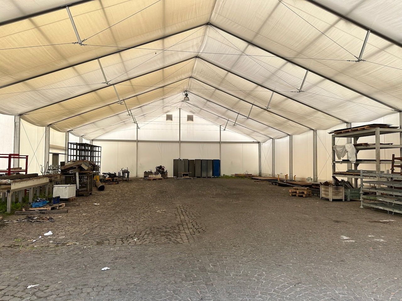 Pronájem komerčního prostoru 990 m² - foto 3