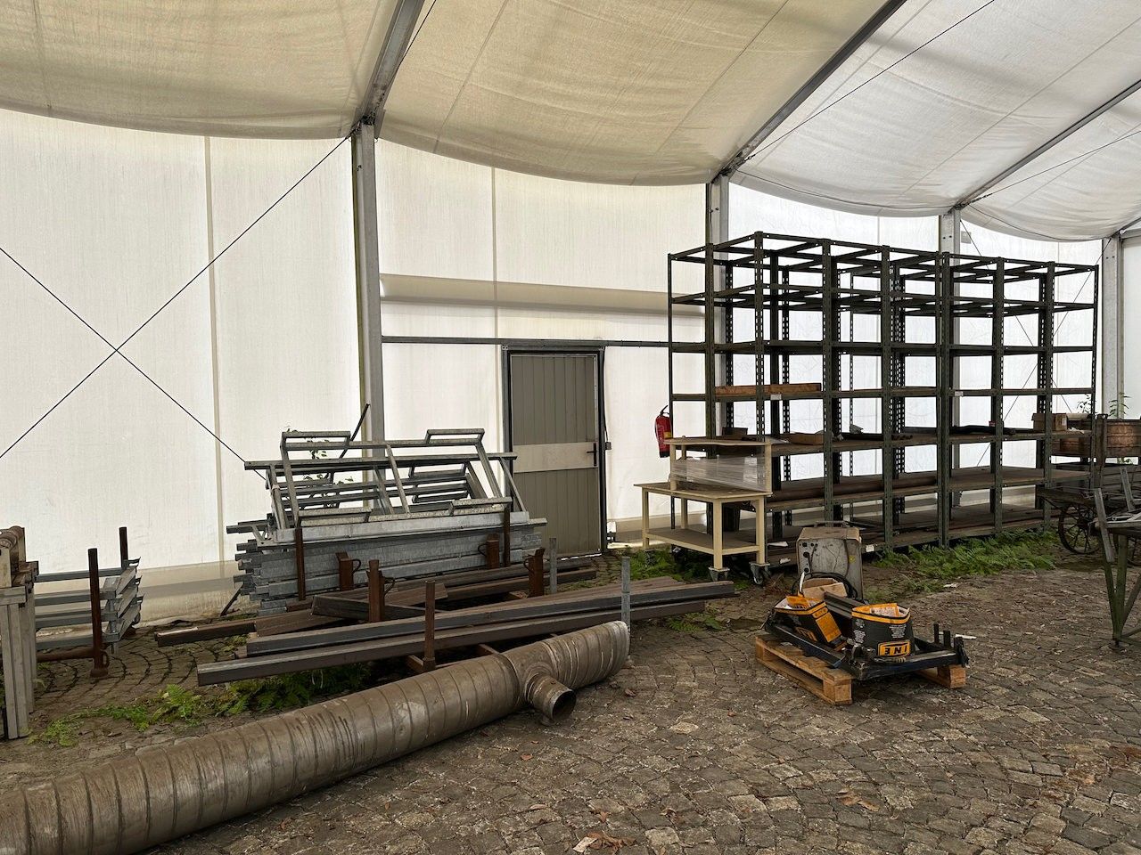 Pronájem komerčního prostoru 990 m² - foto 4