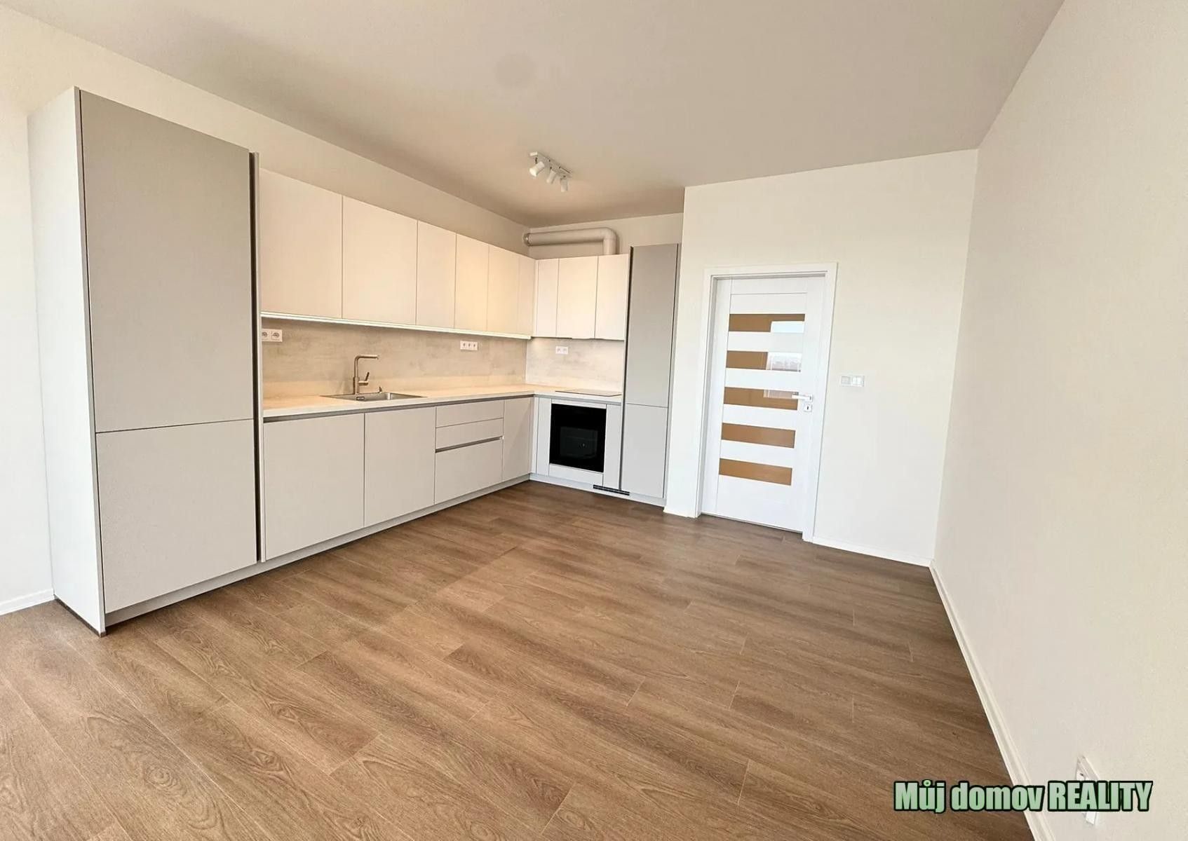 Pronájem bytu 3+kk 92 m² - foto 8
