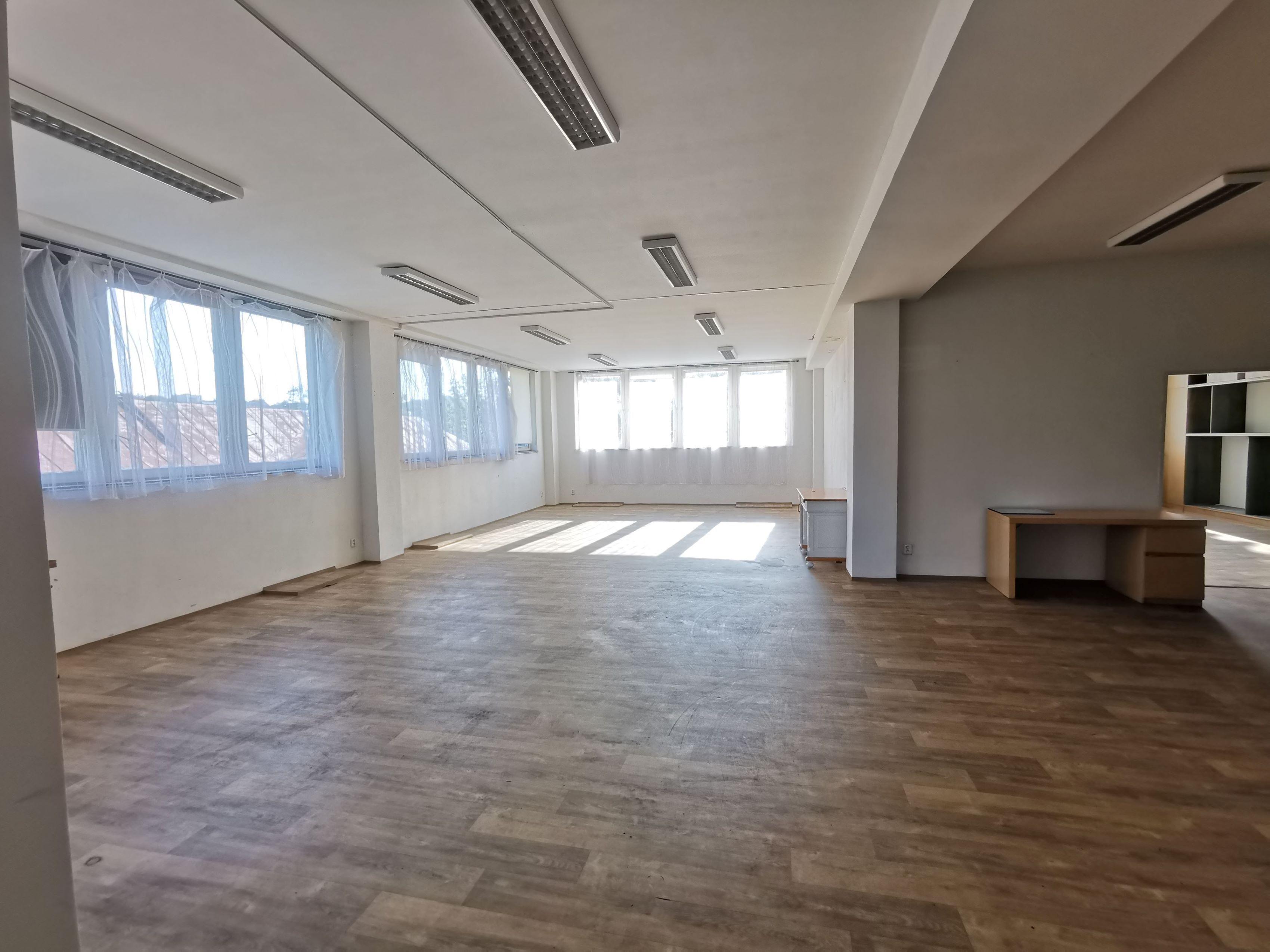 Pronájem komerčního prostoru 580 m² - foto 1
