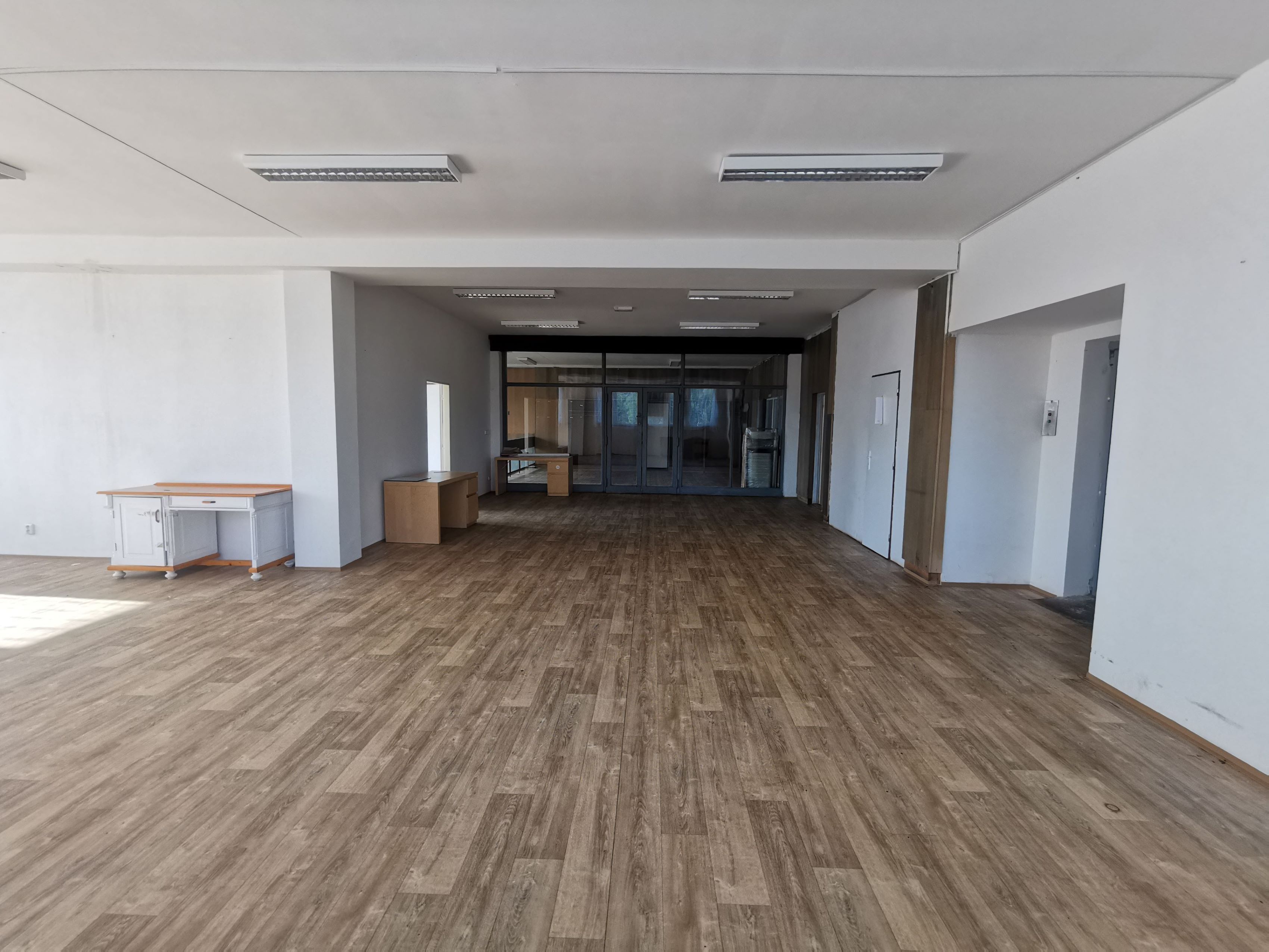 Pronájem komerčního prostoru 580 m² - foto 3