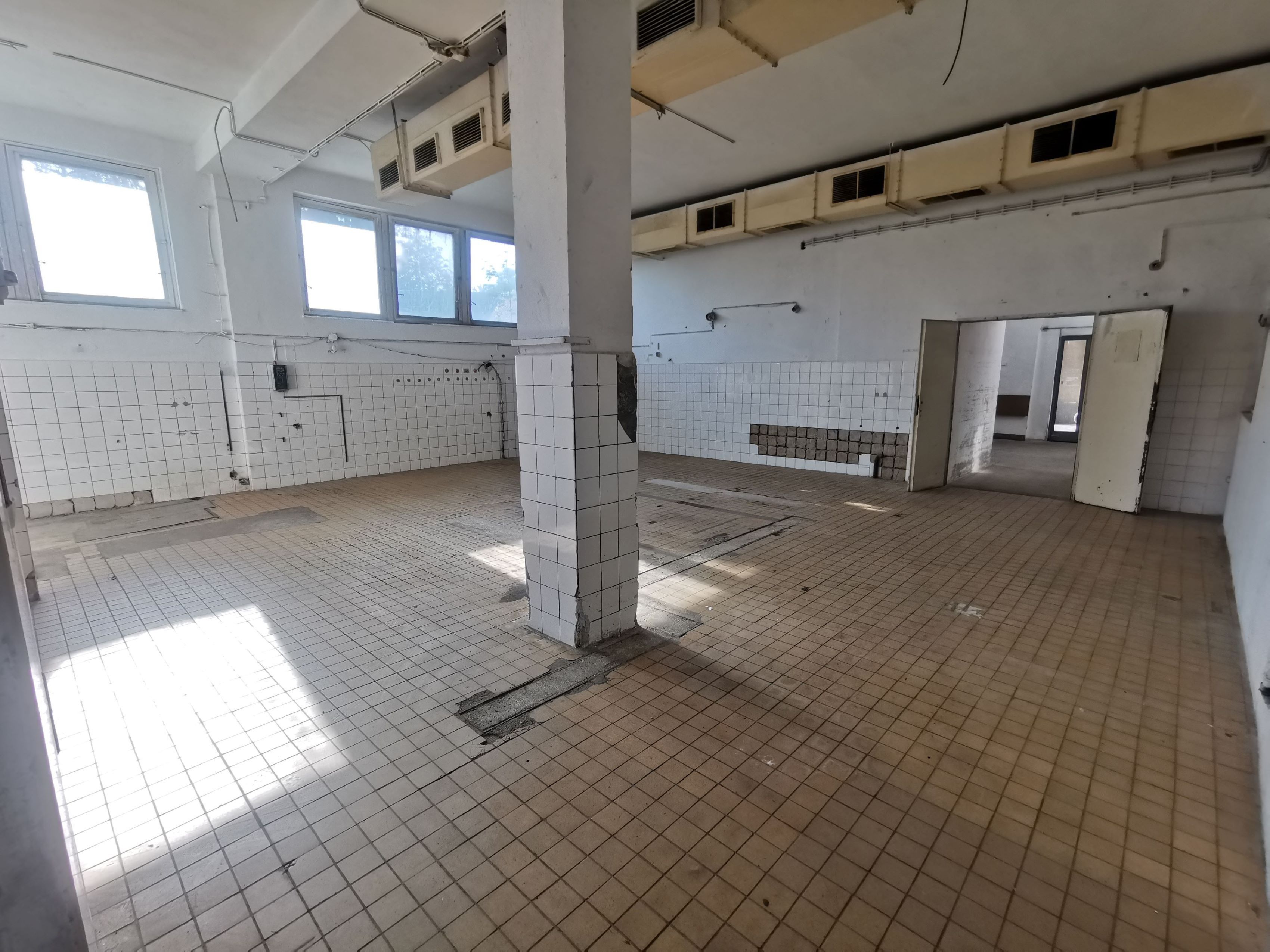 Pronájem komerčního prostoru 580 m² - foto 5