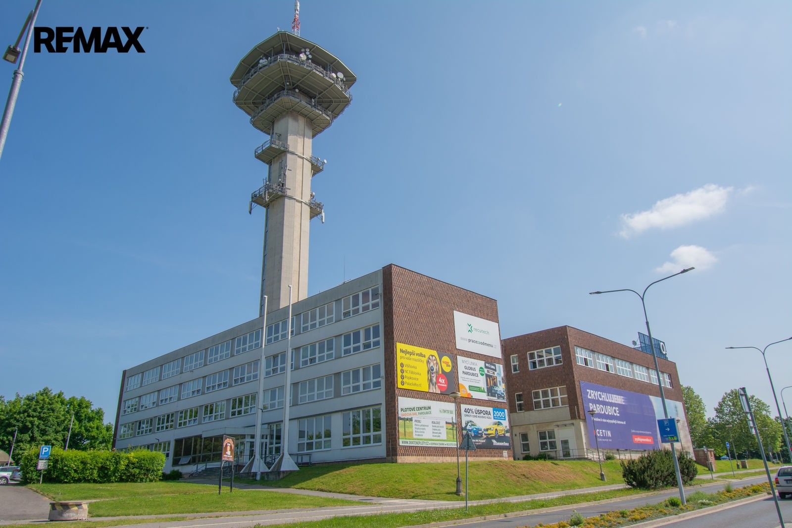 Pronájem komerčního prostoru 321 m² - foto 1