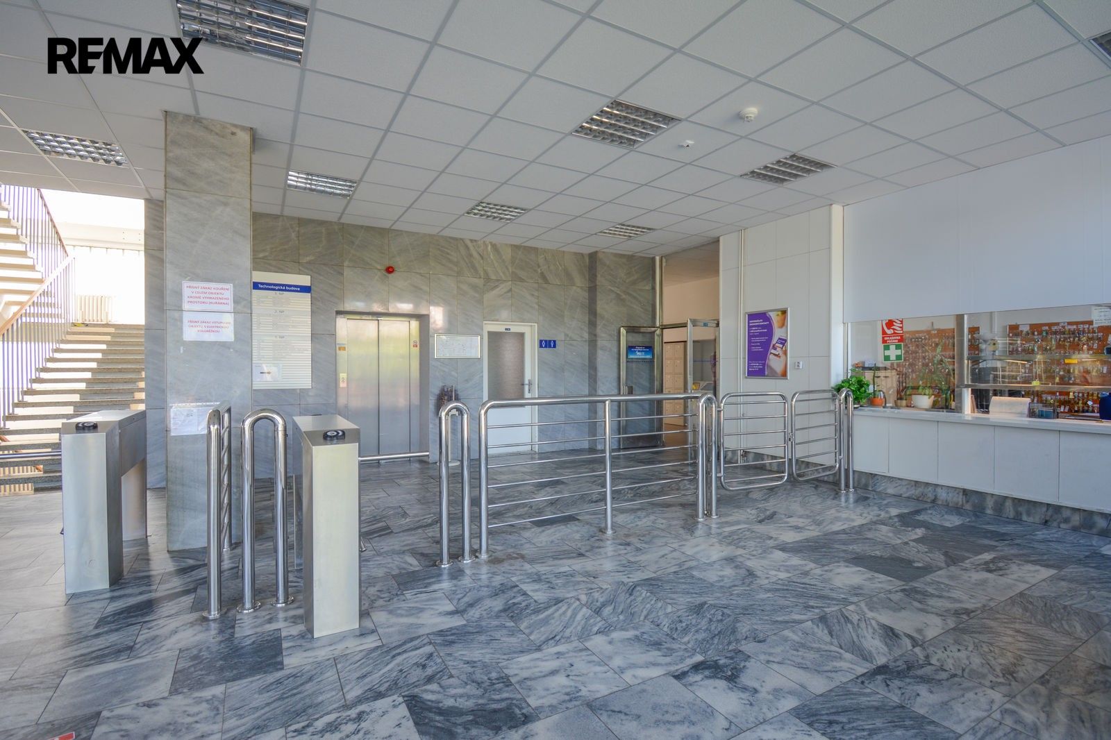 Pronájem komerčního prostoru 321 m² - foto 3