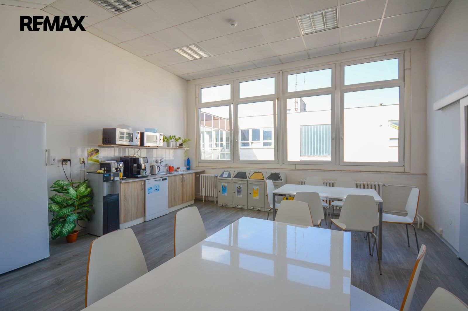 Pronájem komerčního prostoru 321 m² - foto 11