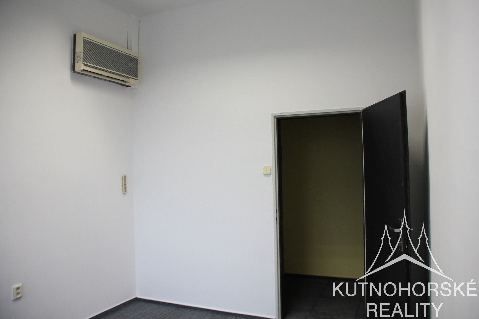 Pronájem komerčního prostoru 13 m² - foto 3