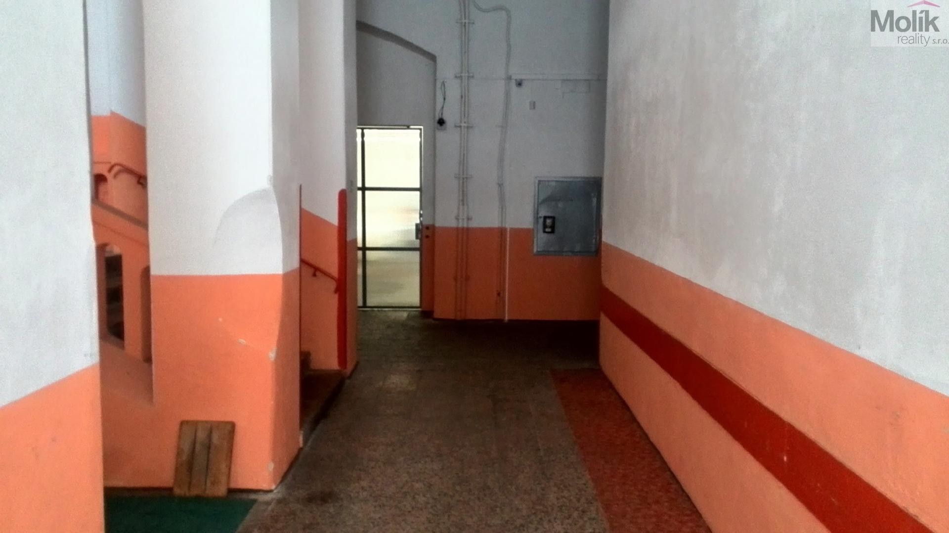 Pronájem komerčního prostoru 250 m² - foto 2