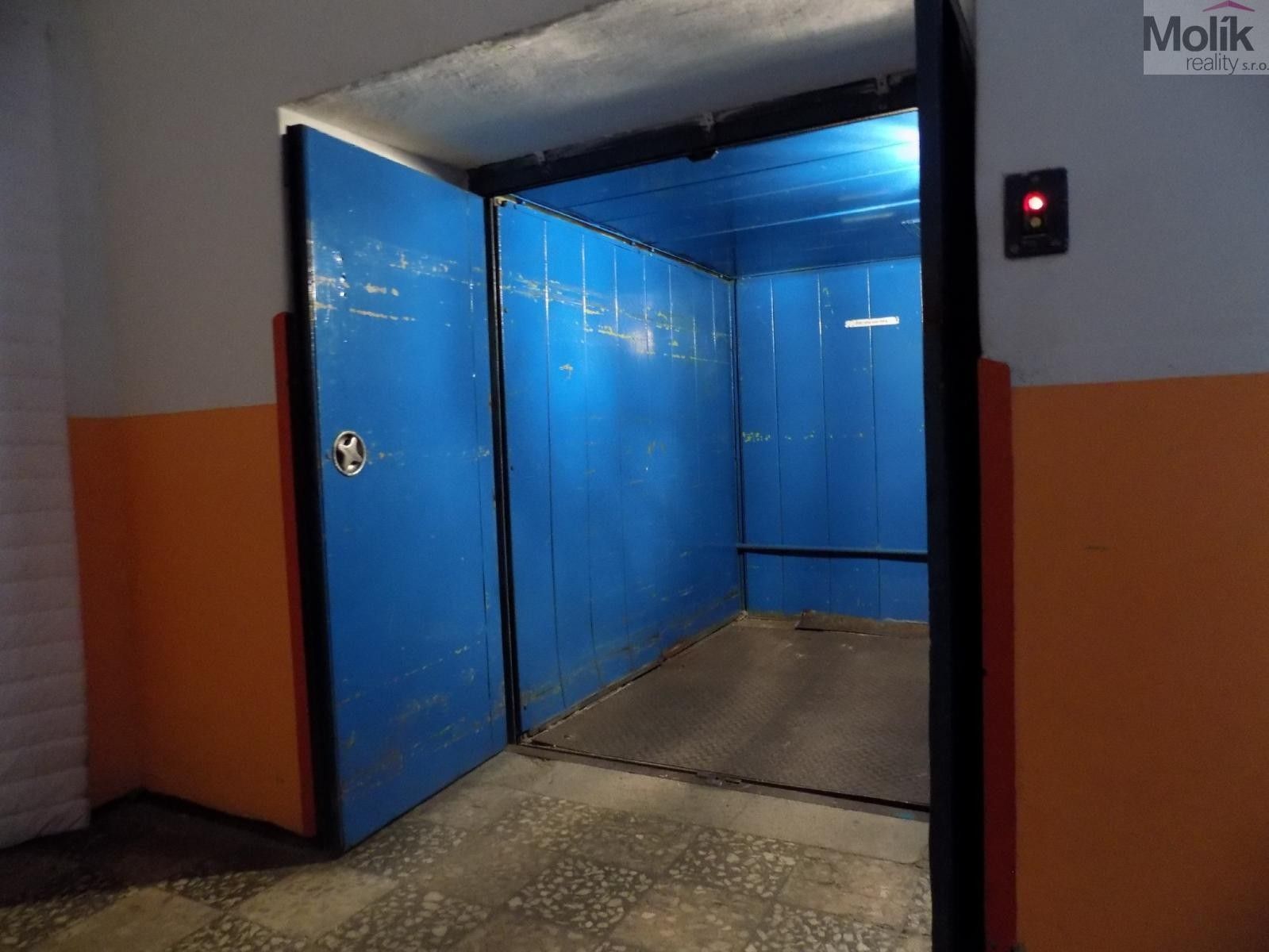 Pronájem komerčního prostoru 250 m² - foto 5