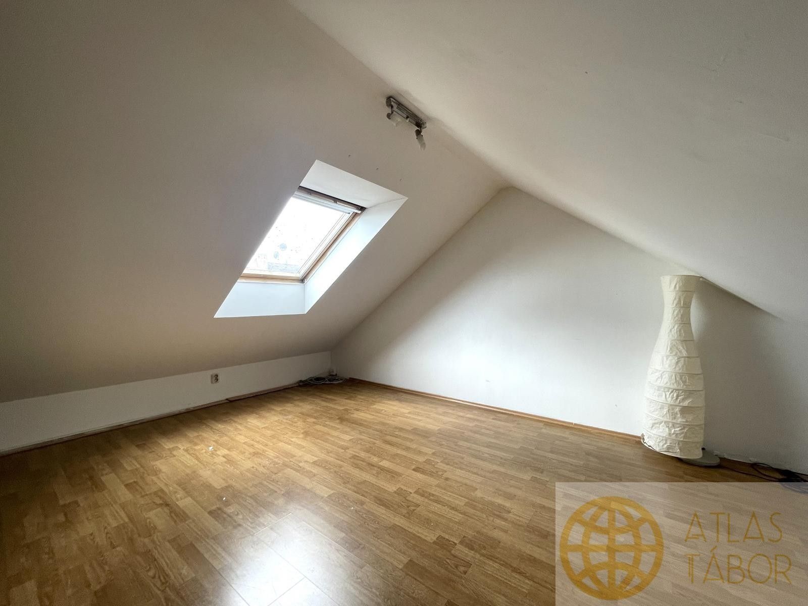 Pronájem bytu 2+1 85 m² - foto 9