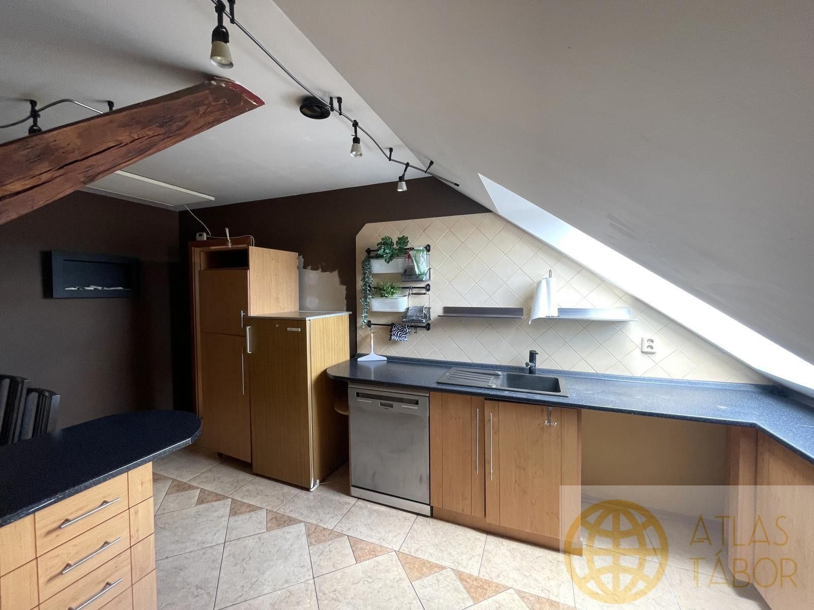 Pronájem bytu 2+1 85 m² - foto 11